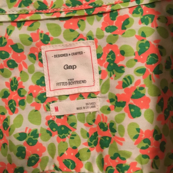 GAP The Fitted Boyfriend Shirt - Picture 2 of 4